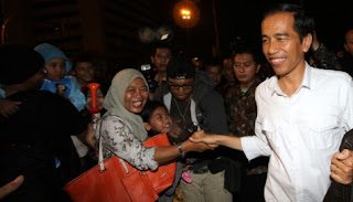 JOKOWI BERJALAN 2,5 JAM MENUJU CAR FREE NIGHT 2013