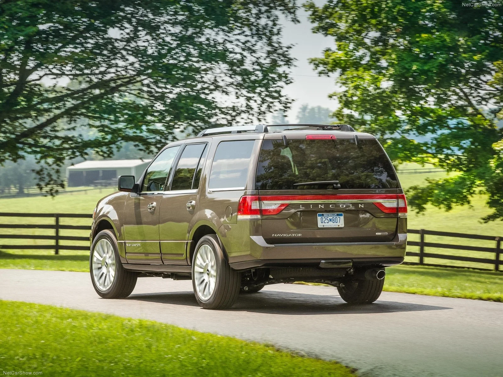 Hình ảnh xe ô tô Lincoln Navigator 2015 & nội ngoại thất