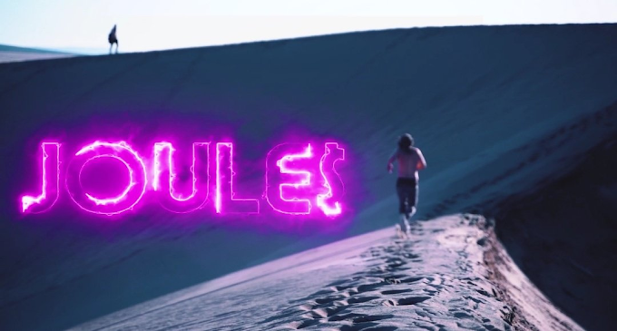 'FLAMMABLE' é mais um videoclipe apresentado pelo americano JOULE$