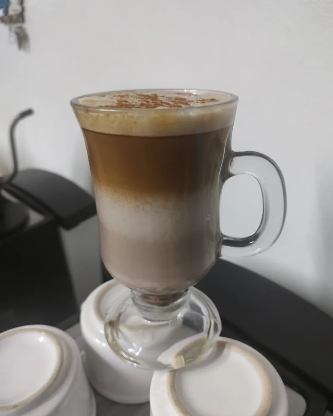 CAFÉ MOCHA | R$ 15,00 | Chocolate, leite, café expresso, espuma de leite e canela.