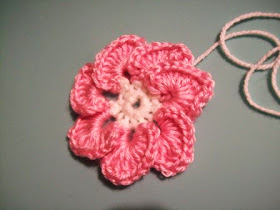 free crochet pattern for a 7 petal flower