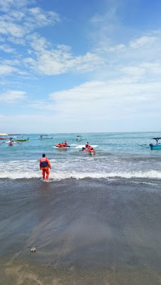 TERSERET ARUS, PEMUDA ASAL NTT HILANG DI PANTAI SEMINYAK