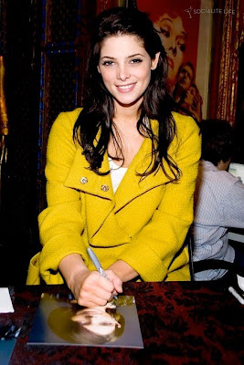 Ashley Greene in Yellow, Ashley Greene in Yellow pics, Ashley Greene in Yellow photo, Ashley Greene in Yellow photos, Ashley Greene in Yellow picture, Ashley Greene in Yellow pictures