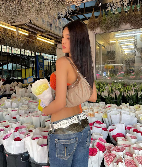 Chayanon jaratthong (@thisispimdaw) – Most Beautiful Transgender Clothing Styles in Flower Market Bangkok