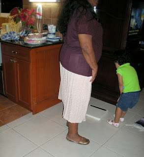 getting weighed, La Ceiba, Honduras