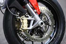 2011 motor  Aprilia Shiver 750 sport Brakes