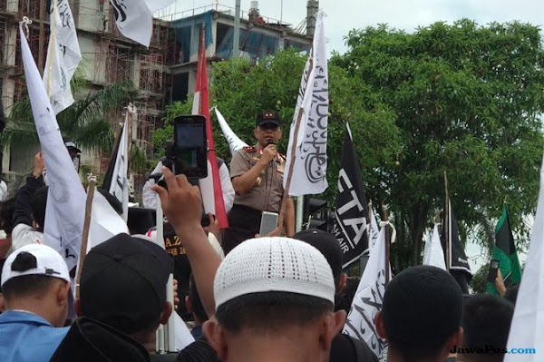 Massa Teriak Bubarkan Banser, Kapolda Bilang Begini