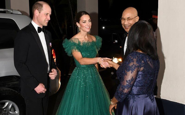 Kate Middleton wore a wonder glitter tulle gown by Jenny Packham. Emerald Tassel Suite, The suite a necklace, earrings and bracelet