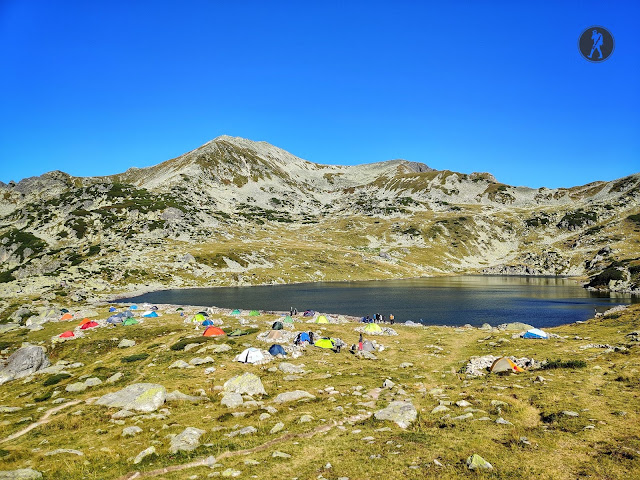 Lacul Bucura și cele mai înalte două vârfuri din Retezat, Vârful Peleaga și Vârful Păpușa