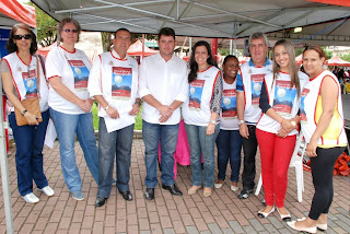  Prefeito Arlei e Secretário Municipal de Trabalho, Emprego e Economia Solidária, Lucas Bonifácio, com a equipe coordenadora da Feira