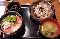 のっけ家　いかゲソ鮪丼