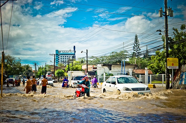 People being suffer in flooding.