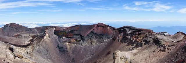 富士山・剣ヶ峰からの噴火口（大内院）