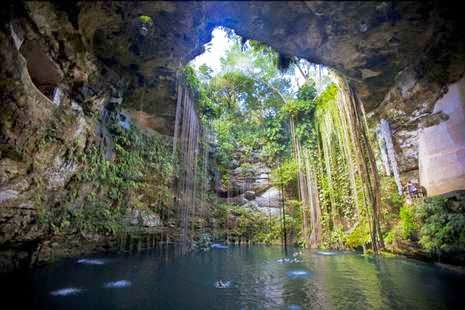 http://palingmuda.blogspot.com/2014/04/mengintip-foto-keindahan-cenote-ik-kil.html