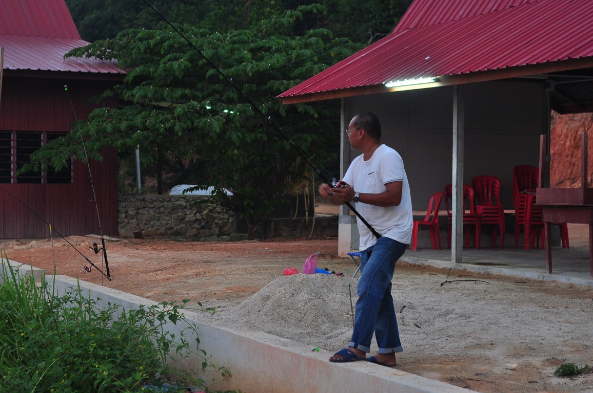 Memancing di Chalet Nelayan Tiga