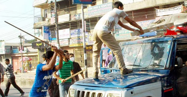 যে কারণে নির্বাচনে অনড় সরকার