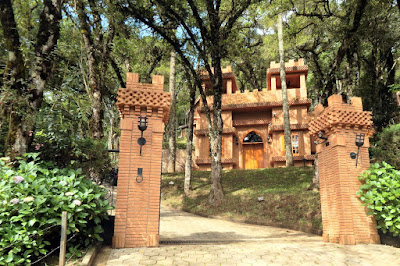 A influência mourisca na arquitetura desta casa ganha ecos num refúgio fundado pela Família Grinberg, de origem alemã.