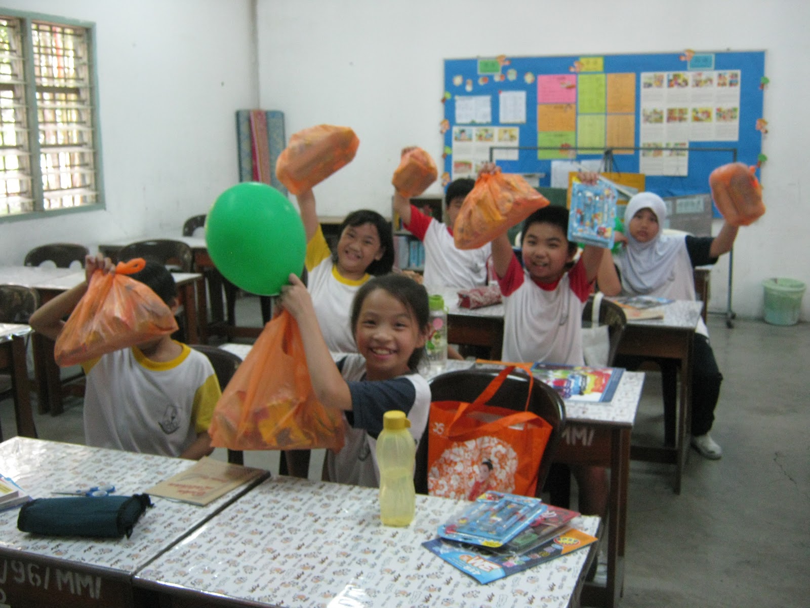BAHASA MALAYSIA TAHUN 5: Hari Kanak-kanak dan Mini Sukan 