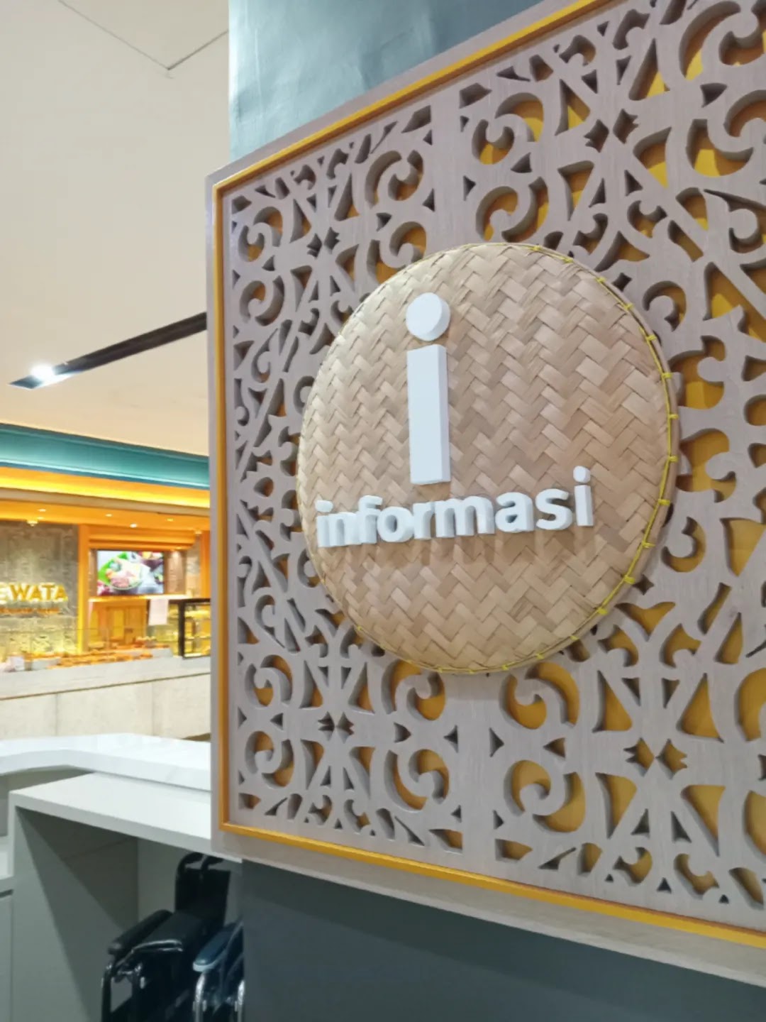 Signaled meja informasi di Sarinah, Jakarta — Blogombal.com 