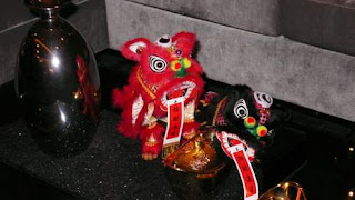 Image of tiny Chinese lions on the coffee table where guests wait in the foyer.