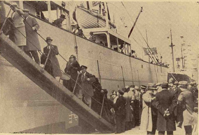 1938 - cetățenii germani din România se îmbarcă pe vapor în Portul Constanta, pentru a ieși în apele internaționale ca să voteze