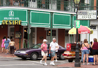 A Bourbon Street nappal: turistahegyek. Éjjel bezzeg másképp néz ki!