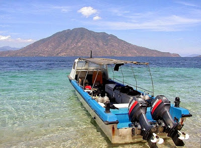 Keindahan panorama alam Taman Laut Selat Pantar