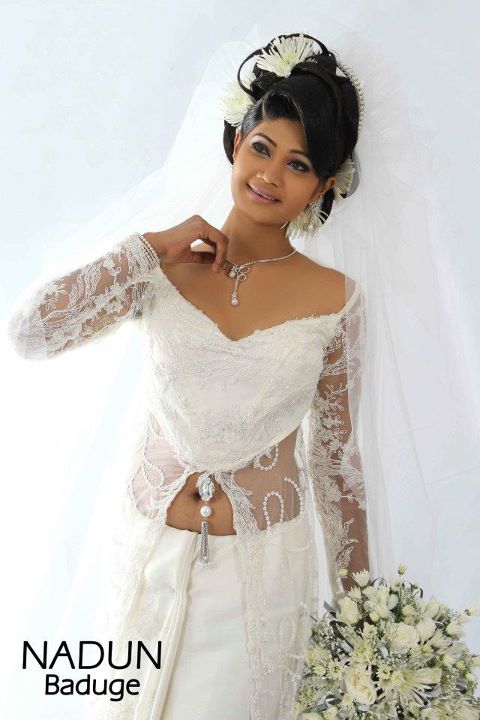 beautiful wedding dress in sri lanka kandian style sri lanka wedding ...