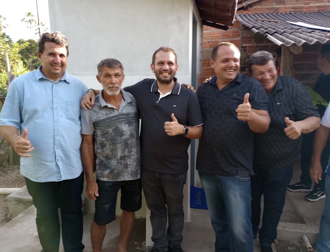 Fernando entrega mais banheiros às famílias carentes do município de Tuntum, Veja o vídeo