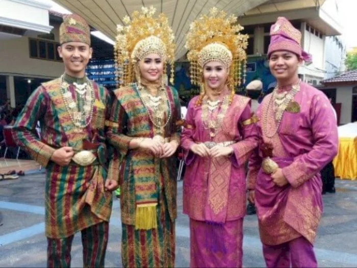 Inilah 34 Pakaian Adat Tradisional Di Indonesia Indozone Id - Baju adat sulawesi utara