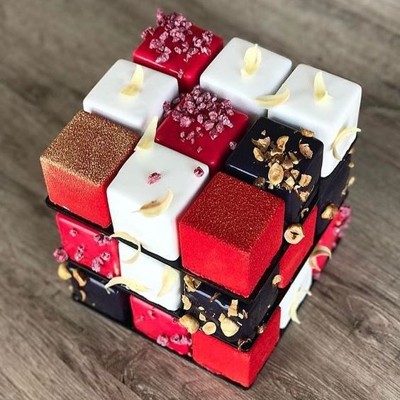 ルービックキューブ型の美しすぎるアートなケーキ【a】