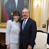 AMBIENTE CARGADO RISAS; EMBAJADORA ESTADOS UNIDOS HACE PRIMERA VISITA AL PRESIDENTE RD