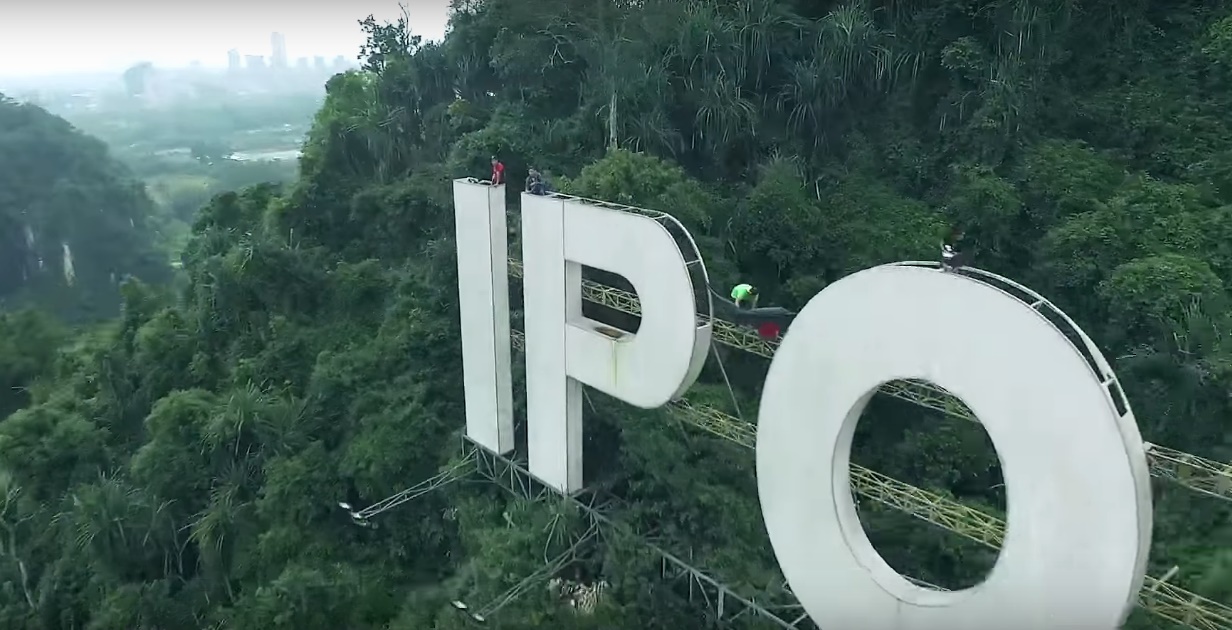 The IPOH Signboard Made Popular By a Team of Teen Daredevils