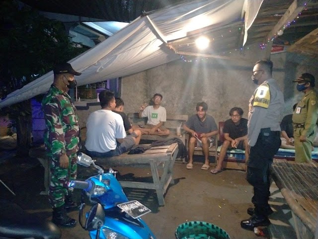  Tim Gabungan Kec. Nguter Laksanakan Operasi PPKM Level 2 Tegakkan Prokes