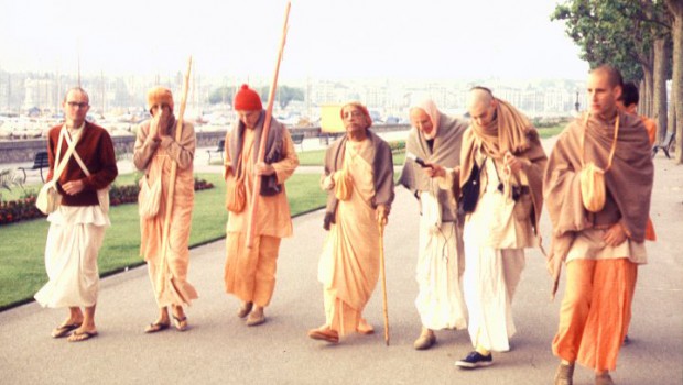 Srila Prabhupada Walks With His Disciples