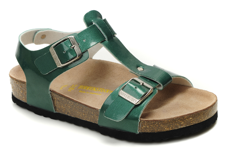  Model  Sandal  Classic  Buat Pria Keren dan Lagi Tred 2019