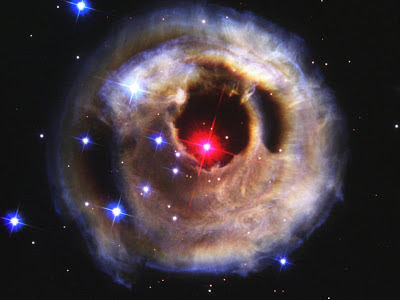 An original picture of red super giant star from Hubble space telescope (topicswhatsoever.blogpsot.com)