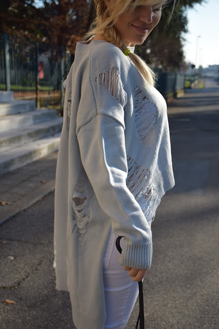 ripped sweater outfit how to wear ripped sweater how to combine ripped sweater december outfit winter casual outfit mariafelicia magno fashion blogger color block by felym fashion bloggers italy italian web influencer