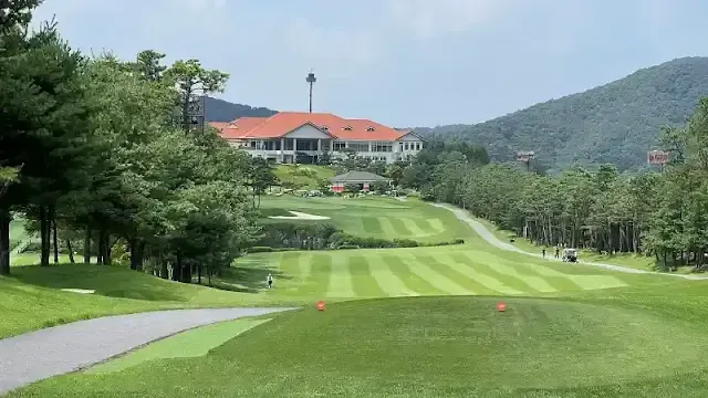 동코스 9번 파 4홀 전경