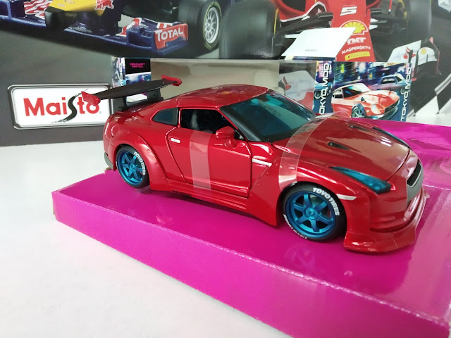 MAISTO DESIGN NISSAN GTR TOKYO MOD