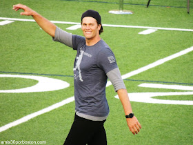 Tom Brady en un Partido Benéfico en el Estadio de Harvard