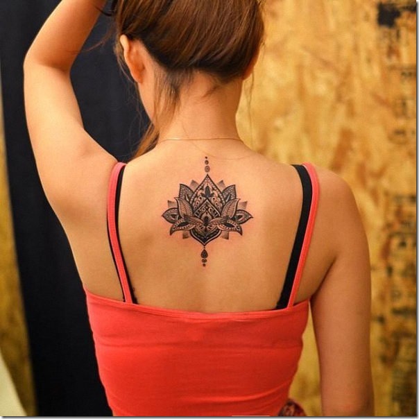 Tatuagens femininas de flor de lótus 