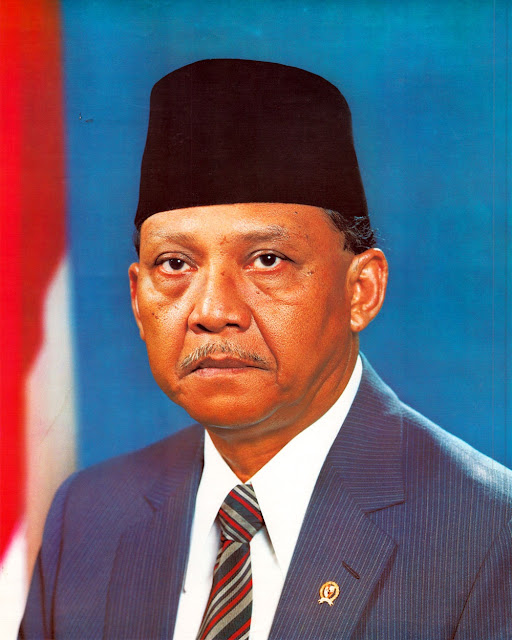 Biografi Umar Wirahadikusumah