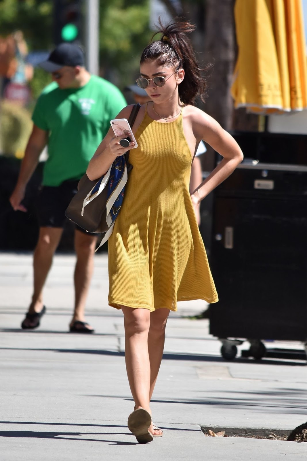 Sarah Hyland high street fashion style photo