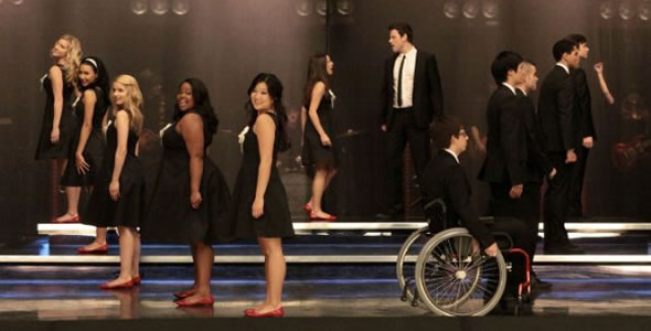 Glee returned to FOX last night in the perfect programming timeslot directly