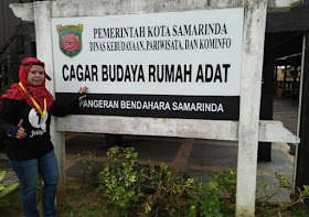 Di cagar budaya rumah adat