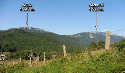 Aratz y Aizkorri vistos camino de Otzaurte