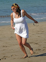 Jade Goody Shows Off Her Goodies At The Beach