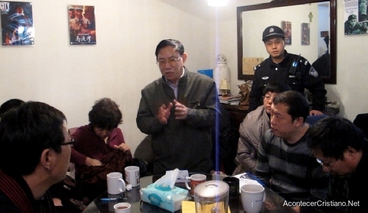 Policías chinos arrestan cristianos en sus casas