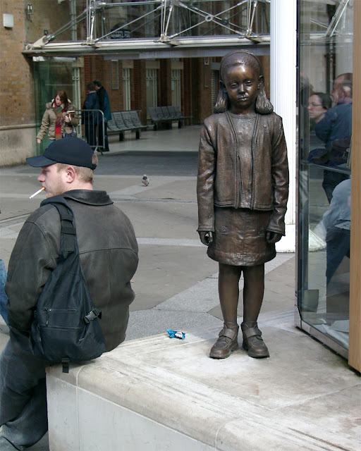 Für das Kind (For the Child) by Flor Kent, Kindertransport Memorial, Liverpool Street station, London